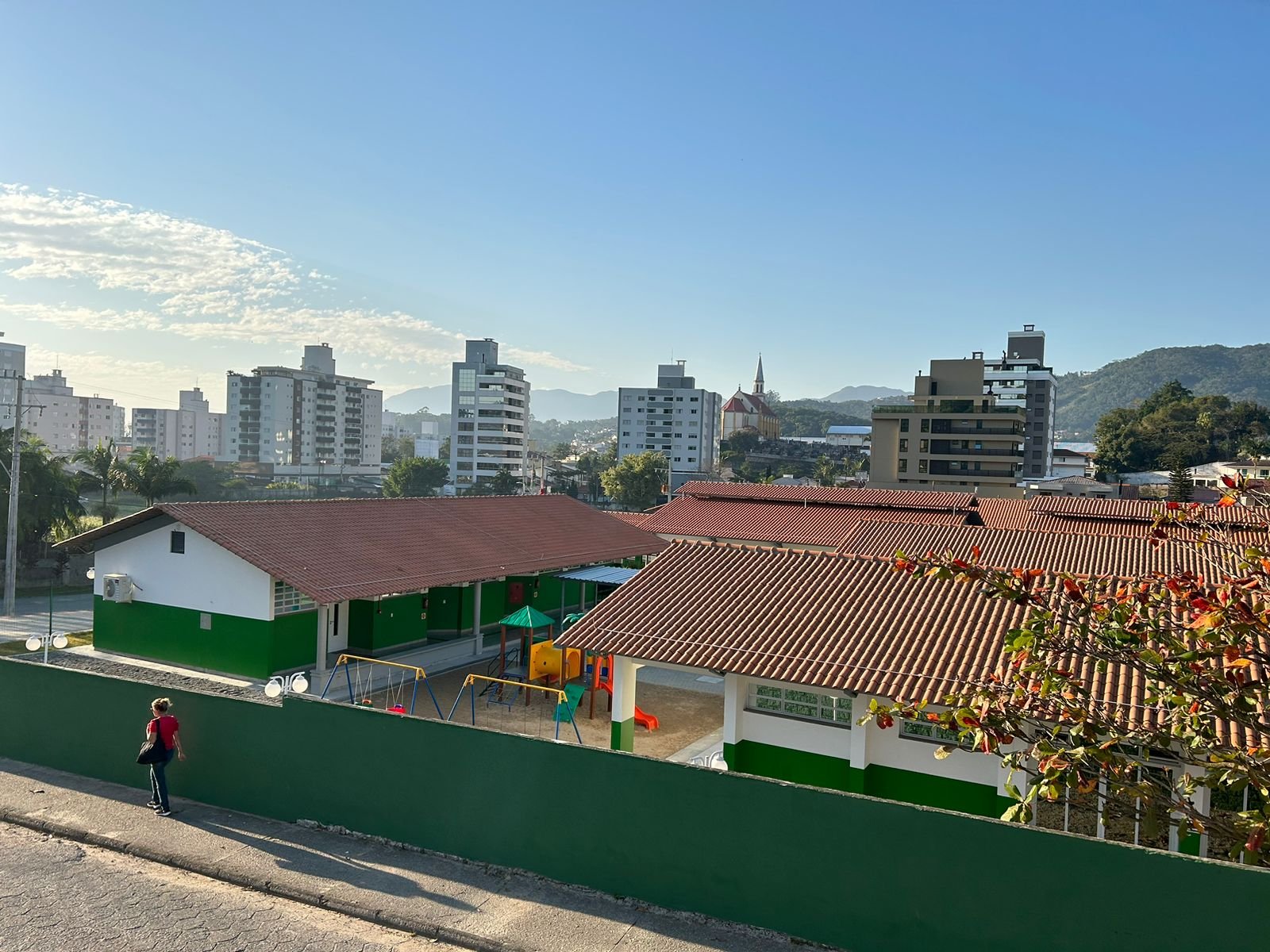 ENTREGA DA OBRA DA ESCOLA BÁSICA MUNICIPAL PROFESSORA LOURDES GARCIA EM ...