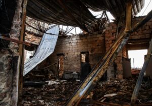 Casa de dois andares desaba